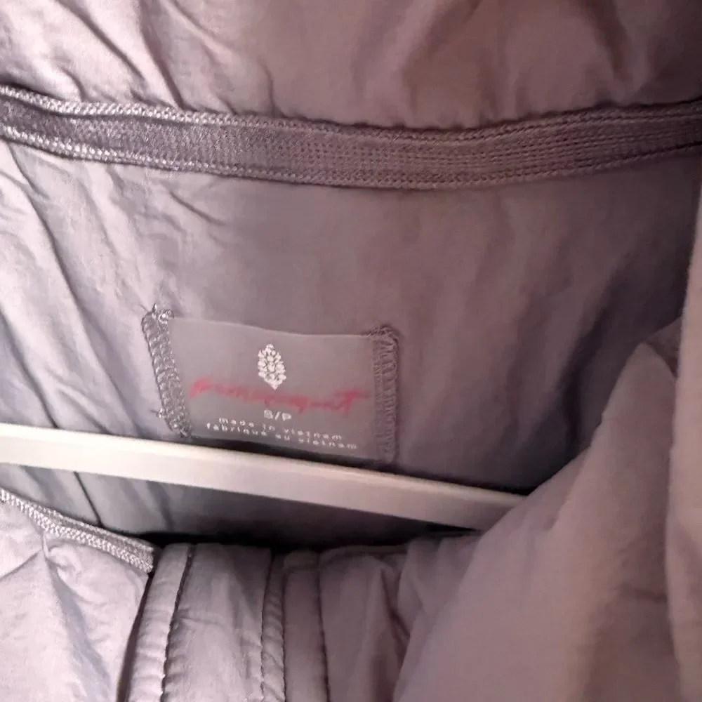 Free People Pippa striped Packable PufferJacket Steel Peach Combo - Picture 9 of 10